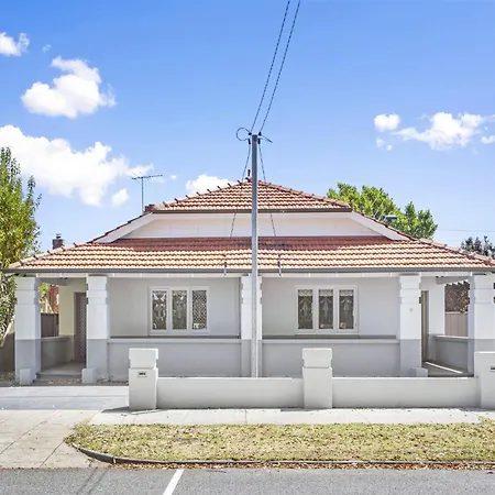 Chic Semi-Detached 2-Bed Home With Outdoor Dining Perth Exterior photo