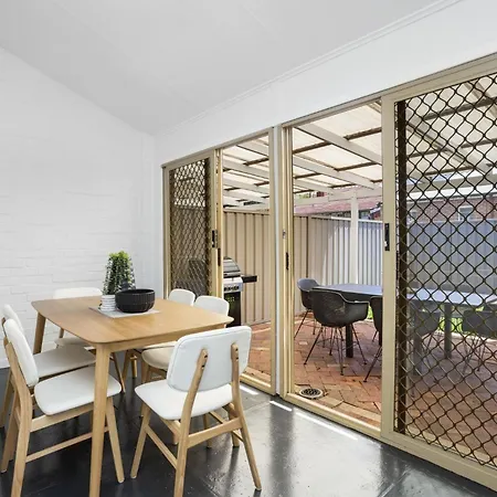 Chic Semi-Detached 2-Bed Home With Outdoor Dining Perth Exterior photo