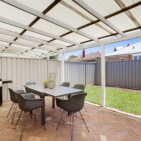 Chic Semi-Detached 2-Bed Home With Outdoor Dining Perth Exterior photo