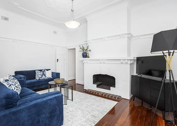 Chic Semi-Detached 2-Bed Home With Outdoor Dining