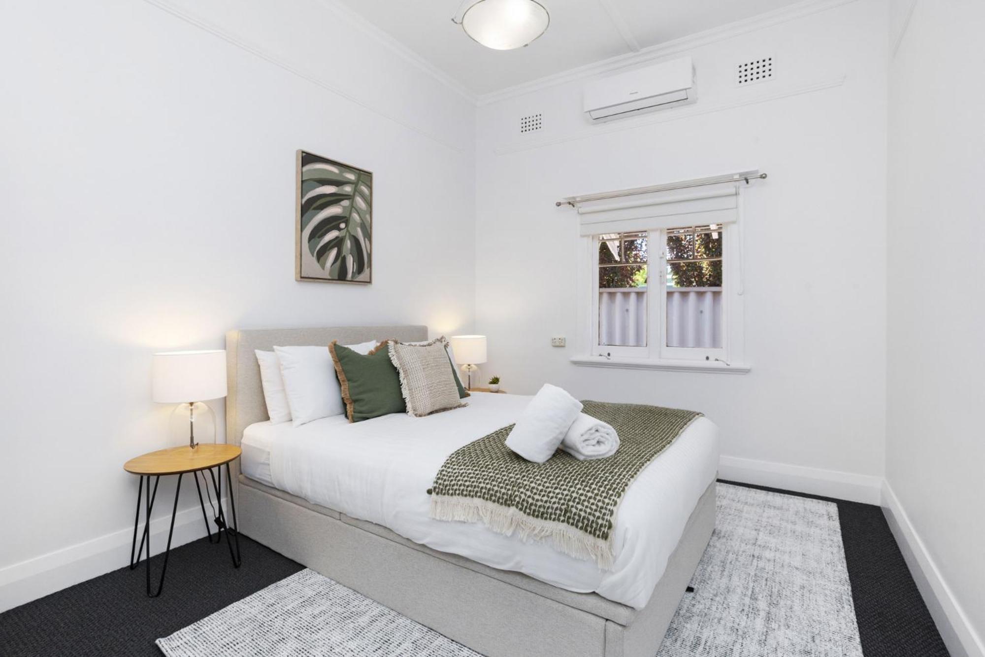 Holiday home Chic Semi-detached 2-bed With Outdoor Dining *